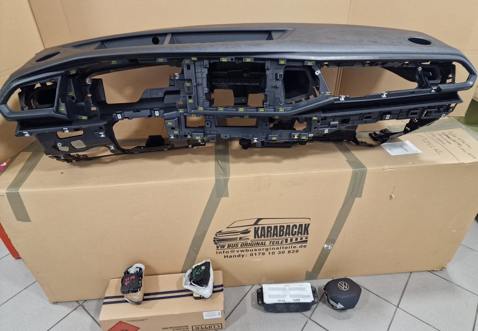 Foto von VW-BUS T6.1 Transporter Armaturenbrett Set  für VW Bus Ersatzteil