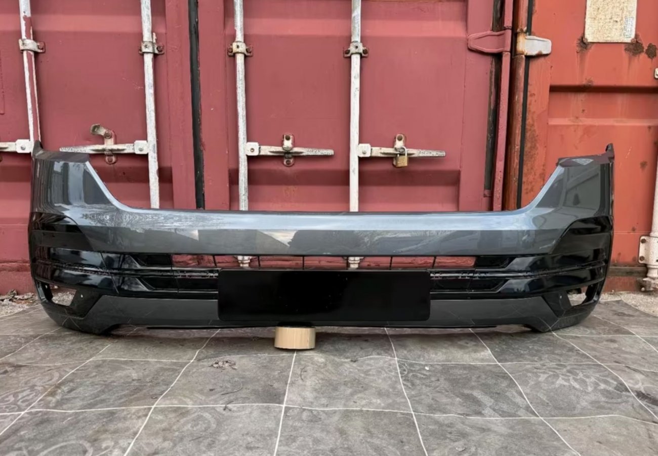 VW T6.1 Multivan Stoßstange Hochglanz LR7H – Original Stoßfänger vorne lackiert mit Gitter – Silber Indiumgrau