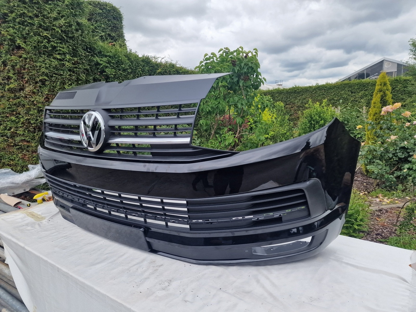 Foto von VwBus T6 Multivan Stoßstange Stoßfänger Vorne komplett LC9X und LC9Z  für VW Bus Ersatzteil