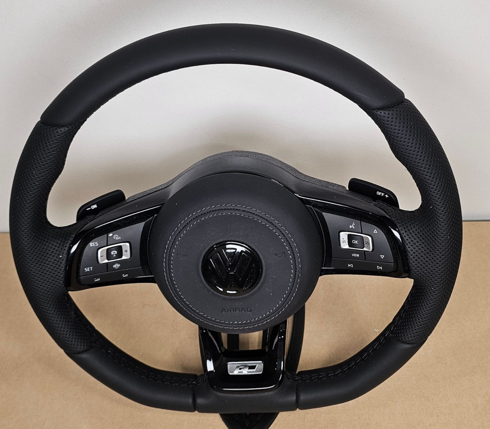 VW Golf 7 7.5 Leder Lenkrad schwarze Naht schwarzes Logo mit Airbag neu