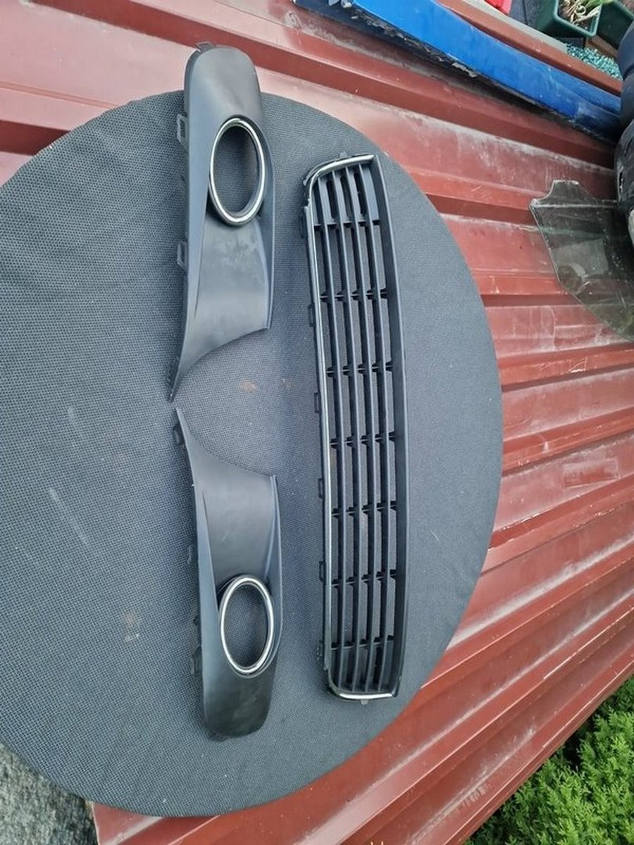 VW Touran T3 Stoßstangengitter – Original Frontgitter Einsatz für Stoßstange