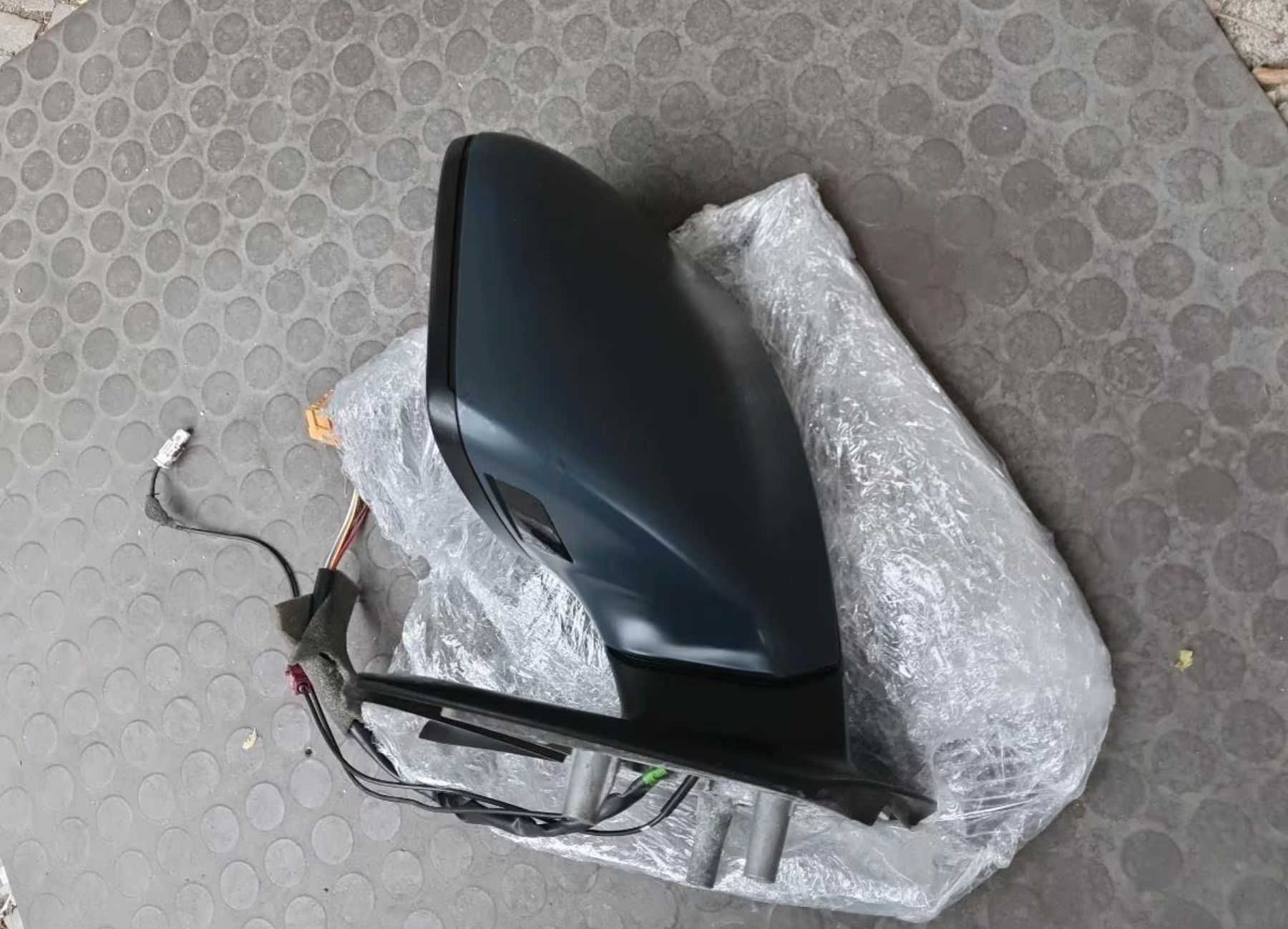 VW Bus T5.2 Außenspiegel Links 9-Pin mit Totwinkel-Assistent & 2 Antennen – Original